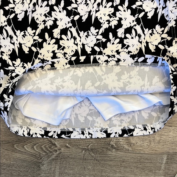 Mario Serrani Black and White Floral Mini Skirt - Picture 4 of 4